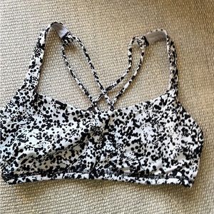 Lululemon sports bra size 6